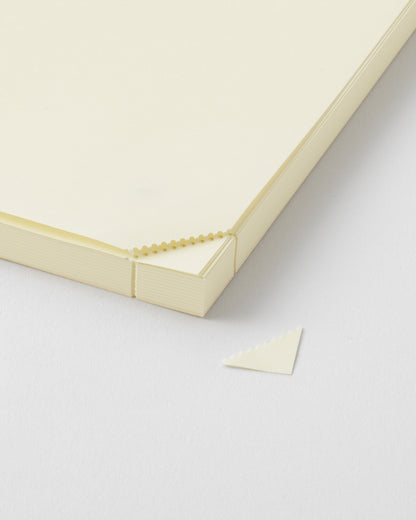 MDノート1日1ページA5無罫／MD Notebook Codex 1 Day 1Page A5 Blank