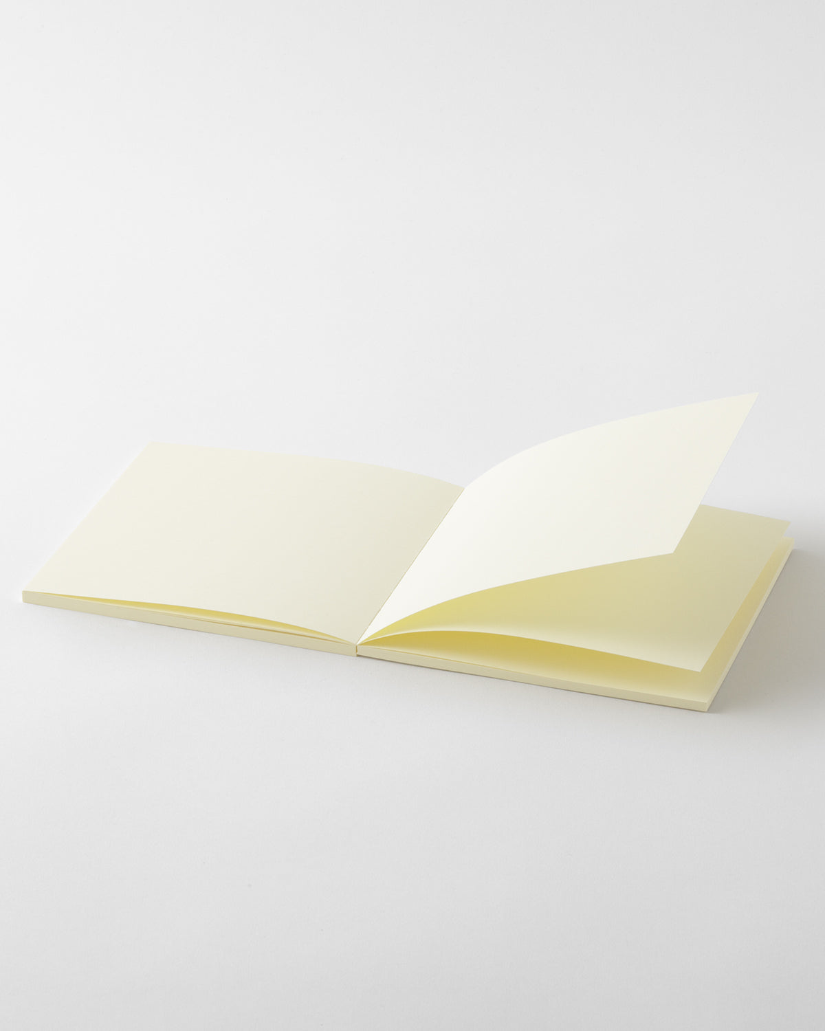 MDノート厚口A5スクエア無罫／MD Notebook Thick A5 Square Blank